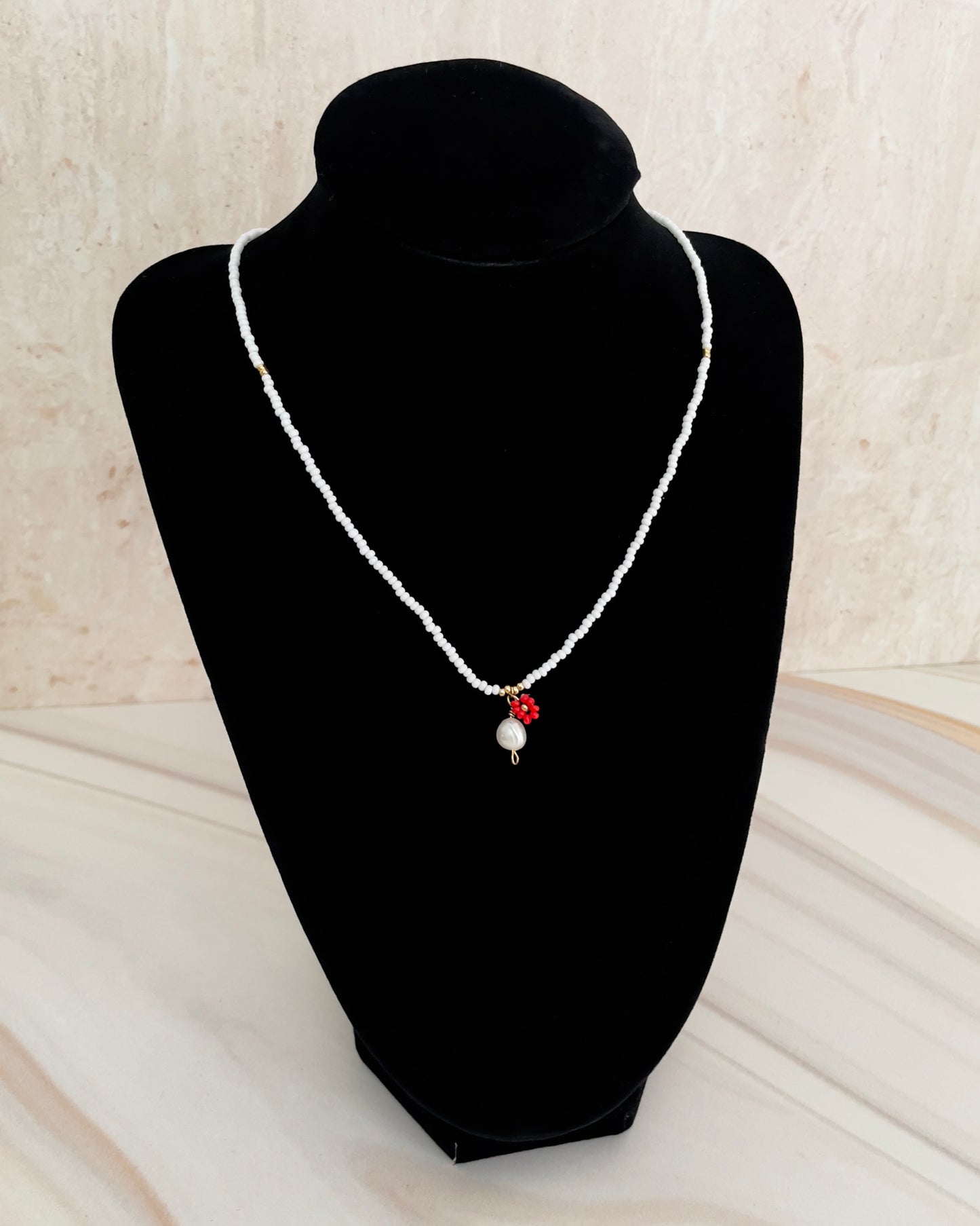 Collar Lily